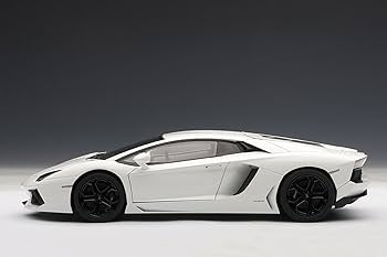 Amazon.co.jp: AUTOart 1/18 ランボルギーニ アヴェンタドール